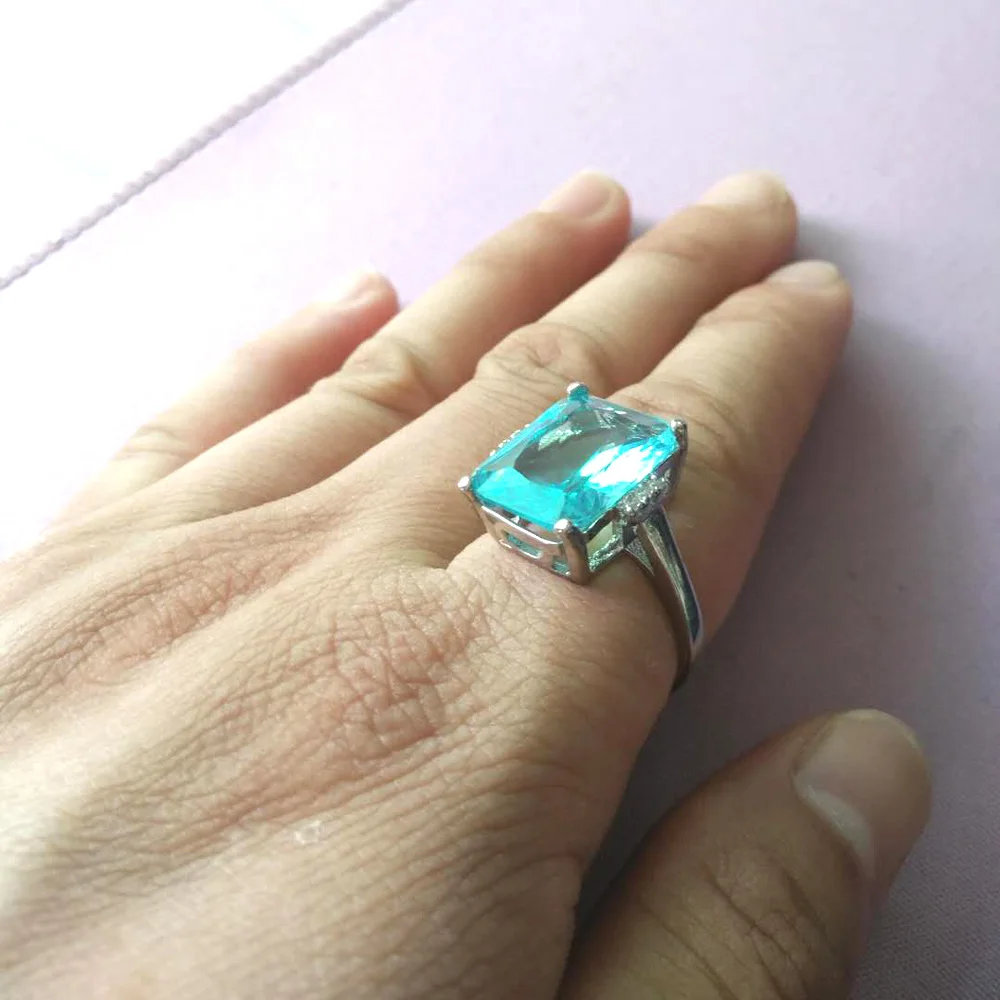 Кольцо женское с фианитом обручальное Ювелирное Украшение крупным синим