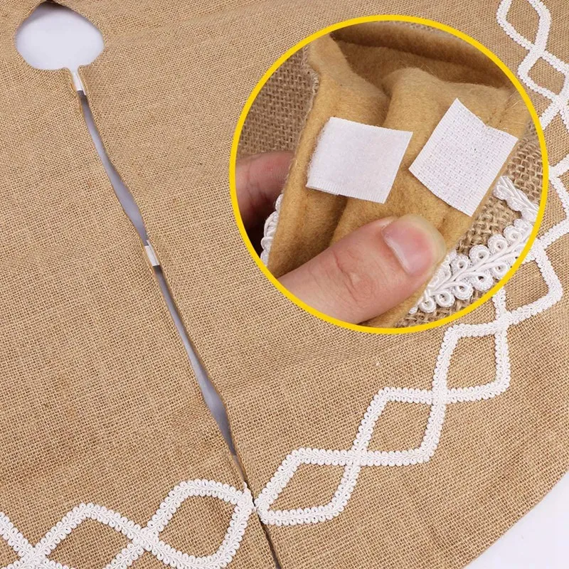 Юбка для новогодней елки из мешковины с белым кружевным декором ручной работы