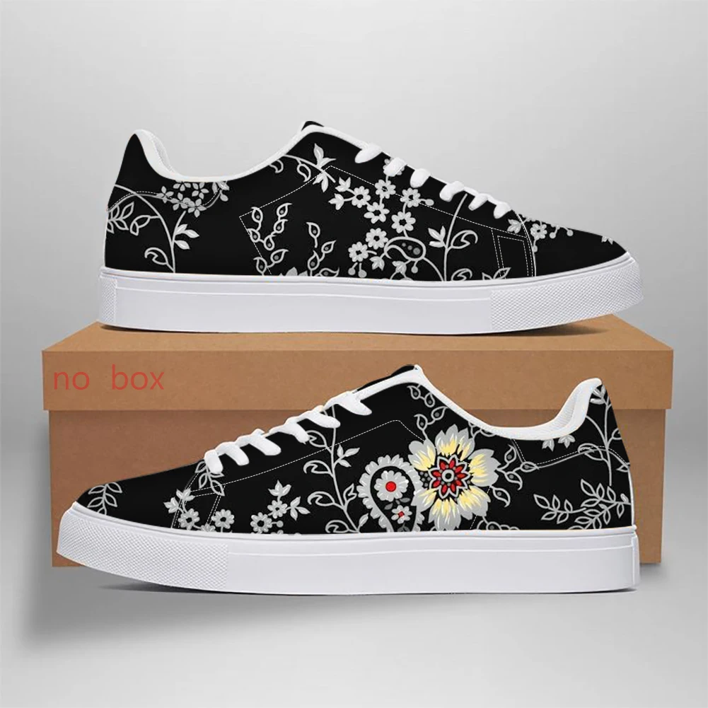 Кроссовки женские с цветочным принтом на шнуровке