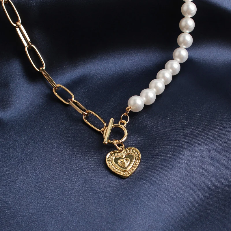 

2020 New European and American best selling Bohemian retro simple alloy portrait letter pendant fashion women's necklace jewelry