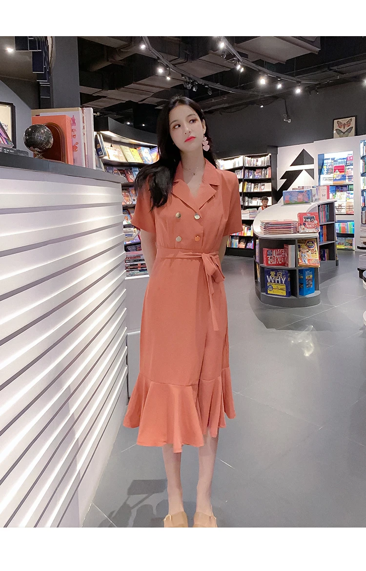 Элегантное женское белое гофрированное платье с поясом короткие рукава средней