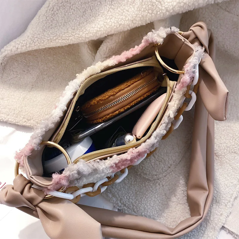 

Women's Baguette Shape Crossbody Bag Plush Chain Handbag Female Plaid Shoulder Messenger Bags Quality Armpit Bags Designer Tote