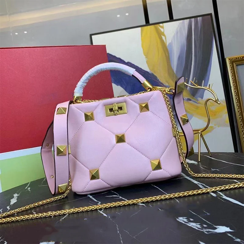

2021 new ladies retro luxury rivet bucket, high-quality leather and sheepskin fashion shoulder bag, all-match messenger bag