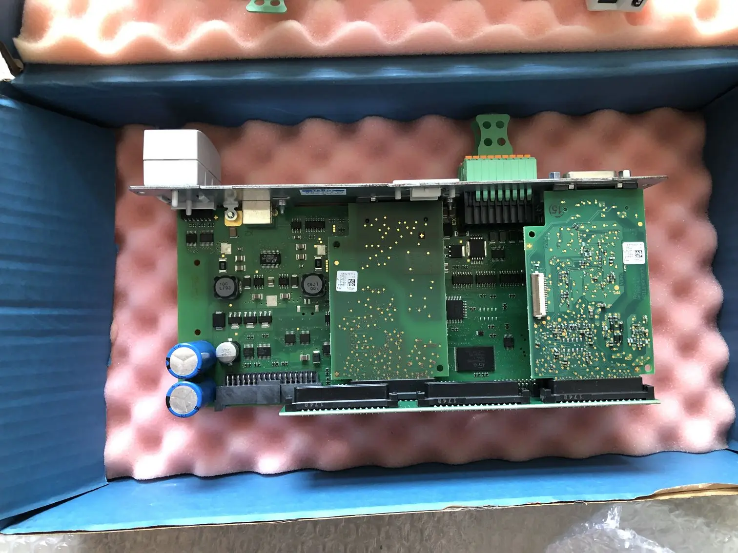 CSH01.1C-NN-ENS-NNN-MEM-NN-S-NN-FW усовершенствованный блок управления используемый в хорошем