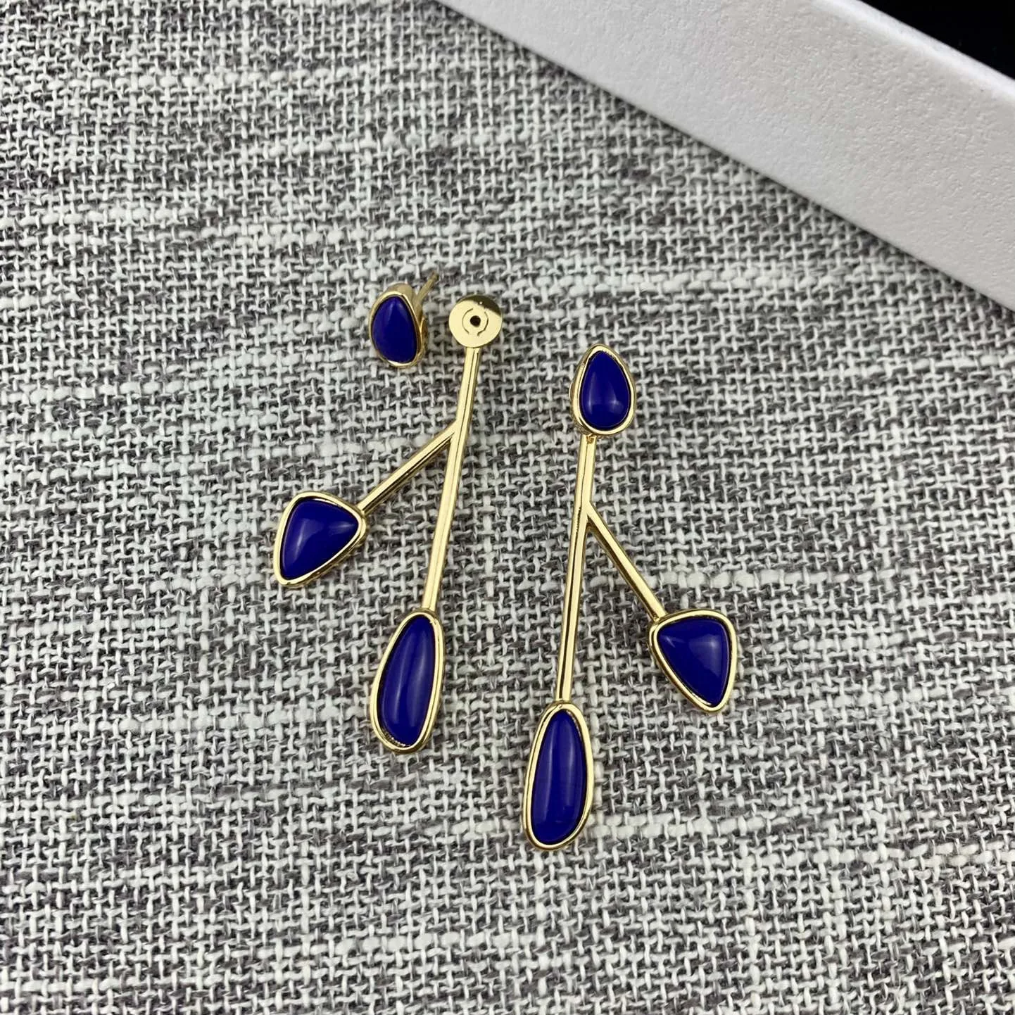 

Новинка 2021 в стиле ретро средняя-старинная фотография для женщин темпераментные серьги в холодном стиле в стиле знаменитостей европейский ...