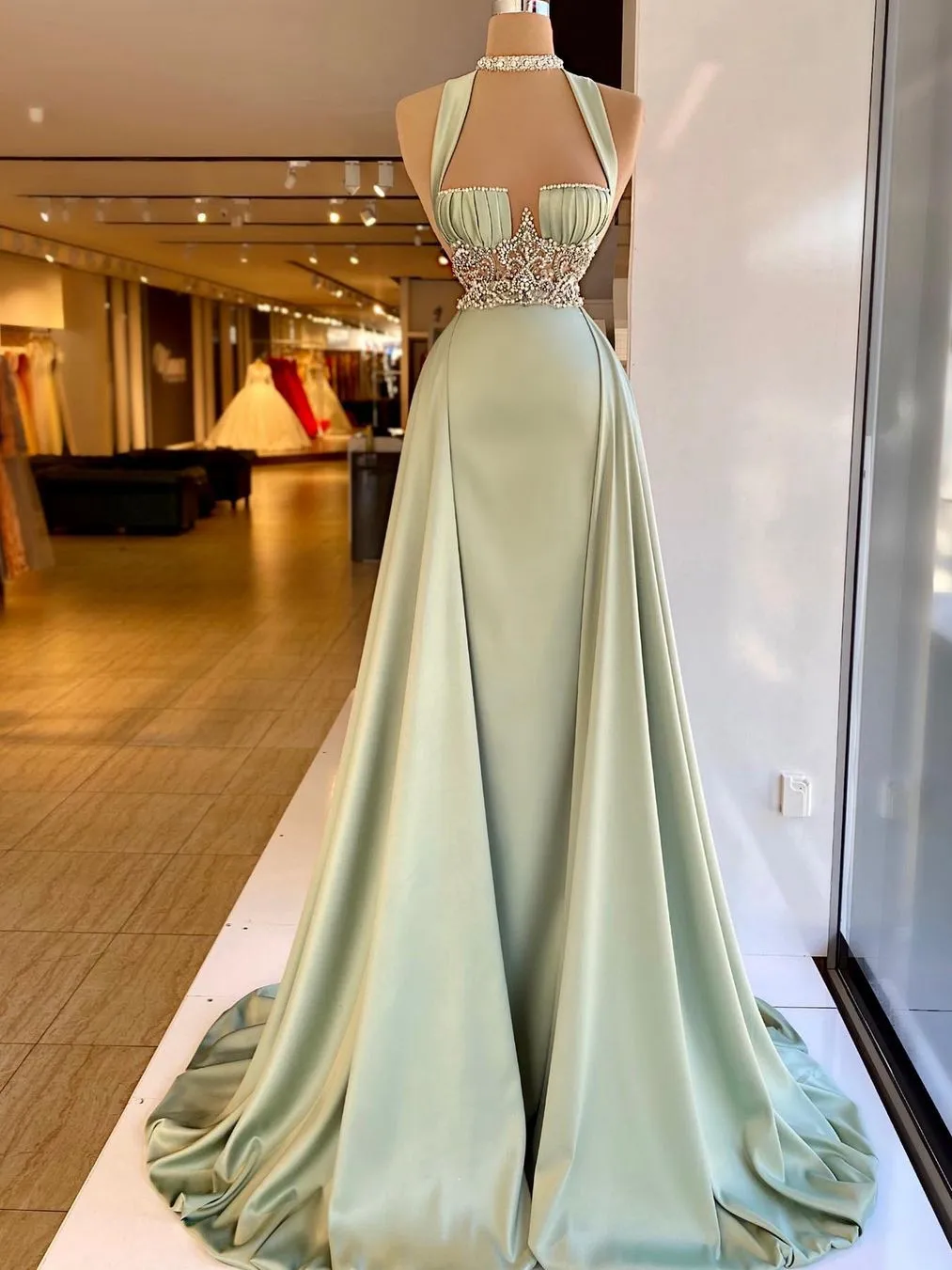 

Elegant Satin Crystals Evening Gowns Halter Long Detachable Sleeves Beadings Custom Made Women Pageant Dress Formal Prom Dress