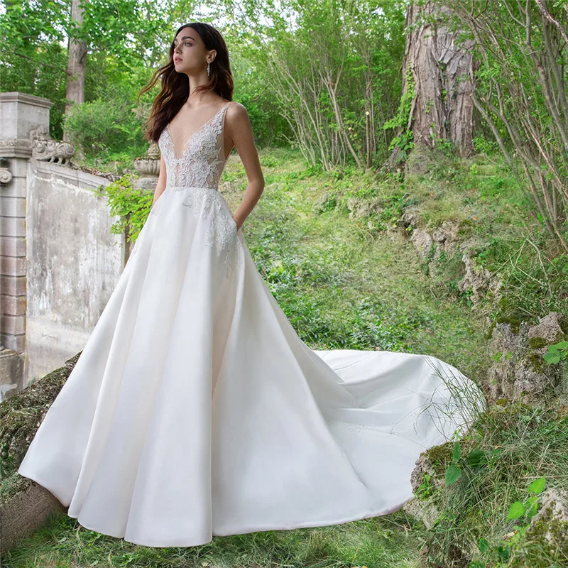 Сексуальное кружевное свадебное платье с V образным вырезом и аппликацией