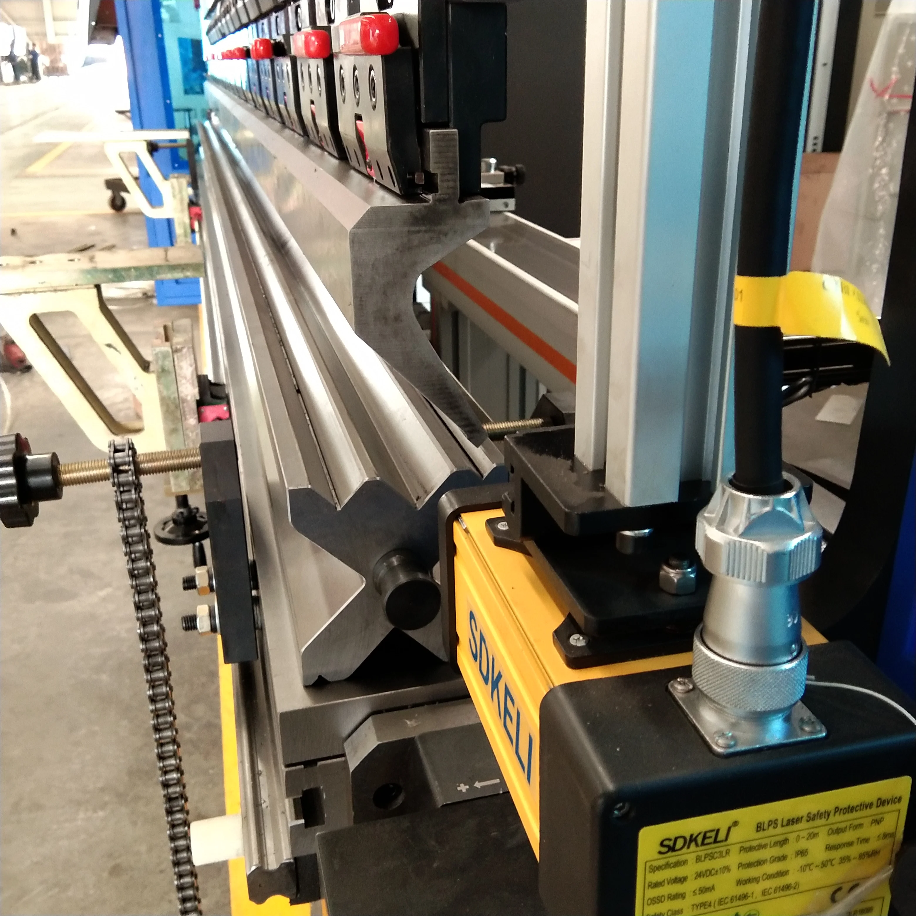 Гидравлический листогибочный станок с ЧПУ 8 + 1 осью системой управления DELEM DA66T