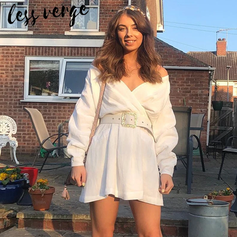 Короткое Хлопковое платье трапеция цвета хаки с длинными рукавами и карманом на