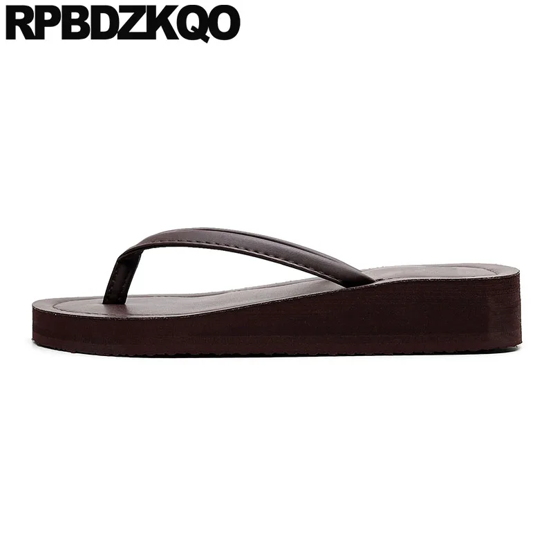 Шлепанцы на низкой танкетке Женские шлепанцы Кожаные босоножки платформе