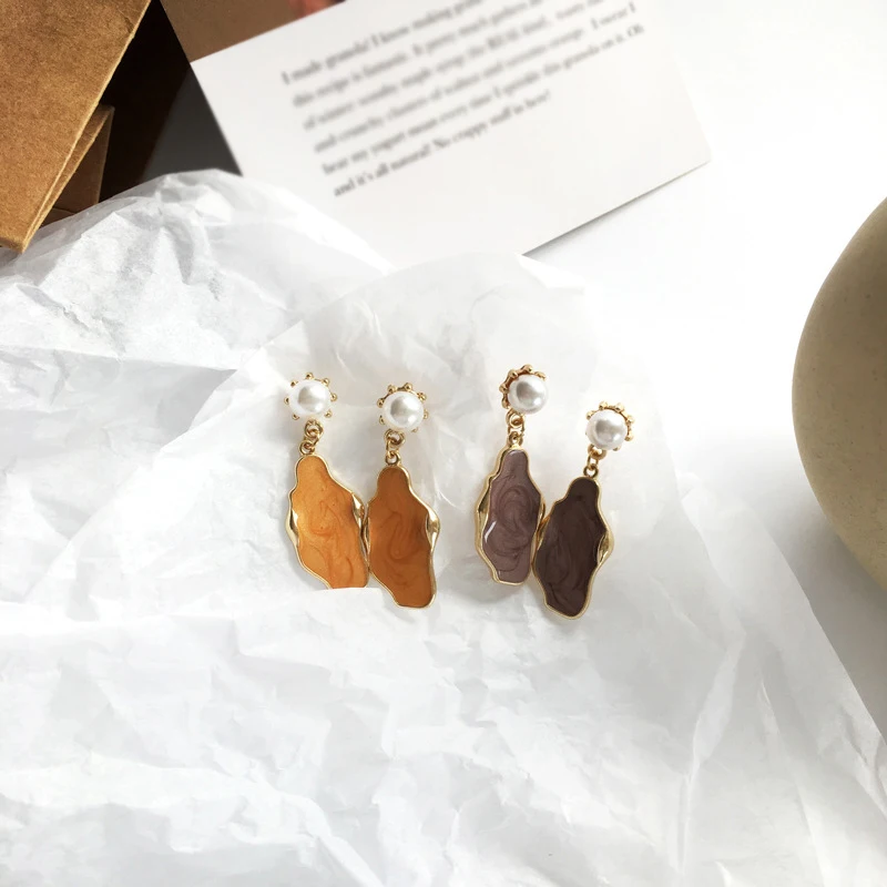 Модные серьги с неравномерной эмалированные серьги-подвески золотой милый