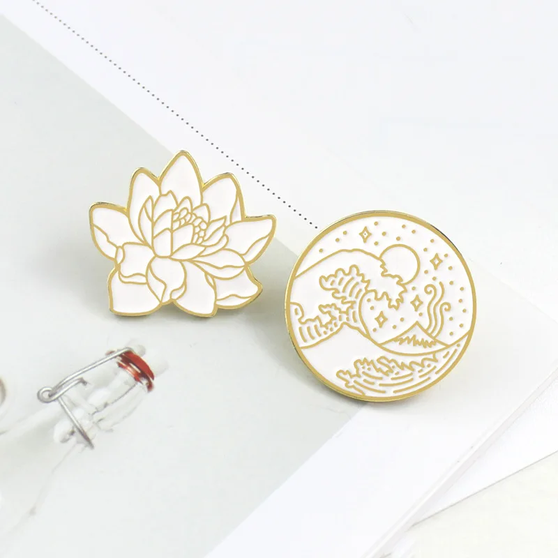 

Lotus Chest Brooch Fashion Enamel Pin Carved Style Jewelry Cartoon Brooch Personality Backpack Badge Spray Flower Lapel Pin