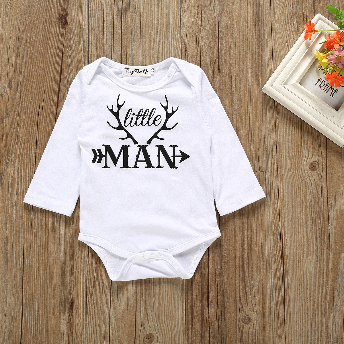 Боди с длинными рукавами и надписью олень камуфляжные штаны шапка хлопковая