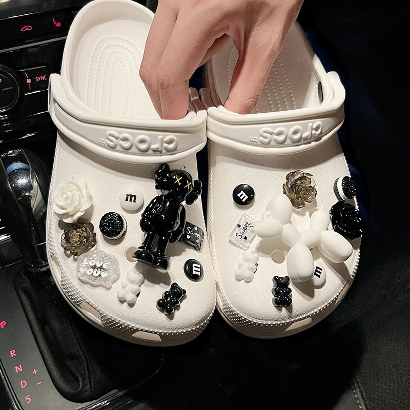 

High Quality Cartoon Croc Charms Designer For Women Girl Clog Sandals Shoe Decoration Cute Fierce Bear Croc Jibz Kids Gift