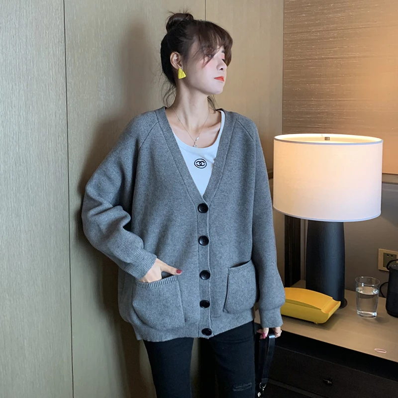 

The spring and autumn period and the v-neck BF wind coat female soft sweater cardigan loose thin joker languid is lazy knitting