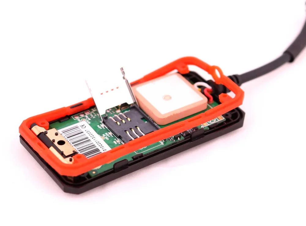 Четырехдиапазонный автомобильный Gps трекер GT003 в режиме реального времени