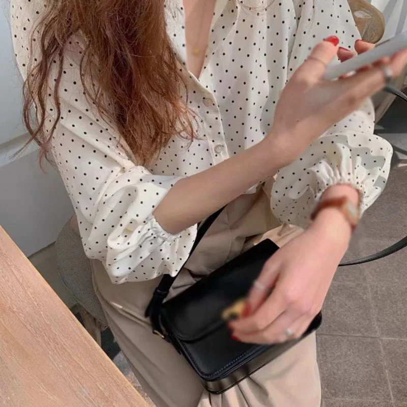 

Women's Polka Dot O Neck Single Breasted Loose Blouses Spring/Autumn Leisure Long Sleeve Chiffon Shirts/