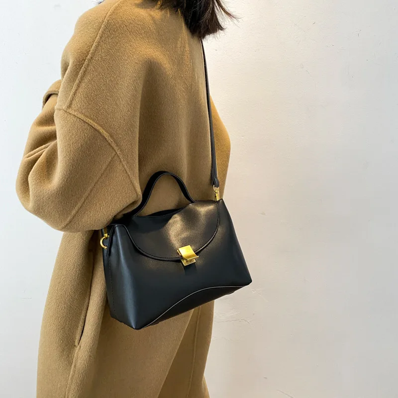 

Элегантная однотонная женская сумка 2021, качественная женская сумка через плечо из искусственной кожи, женские большие сумки-тоуты, дизайне...