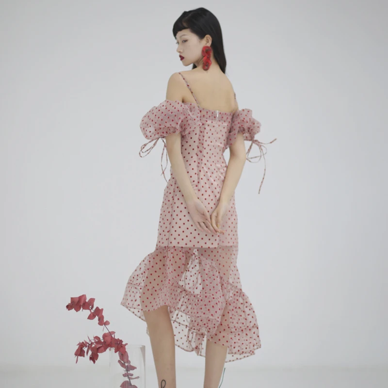 Женское винтажное платье TWOTWINSTYLE асимметричное средней длины в горошек с