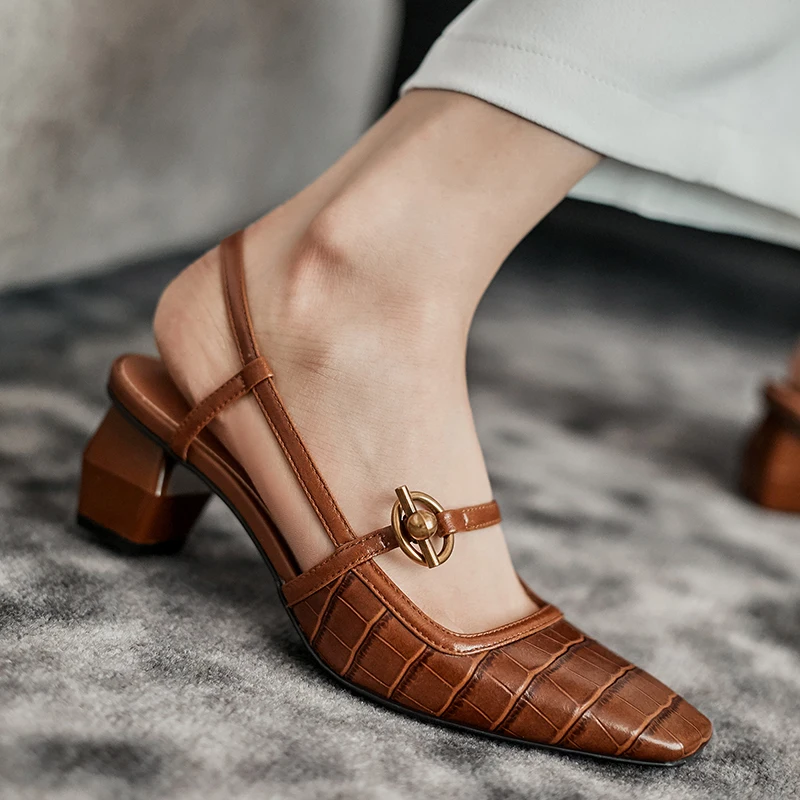 

Босоножки женские из натуральной кожи, винтажные сандалии с квадратным носком и квадратным каблуком, длина 22-24,5 см, с узором под камень, на л...