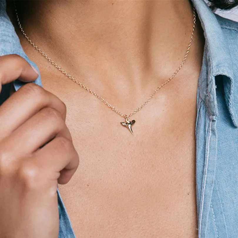 Подружки невесты и зубами акулы ожерелье с подвеской в виде морской животное