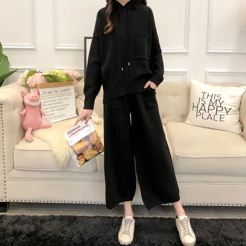 Женский трикотажный костюм свитер с капюшоном и брюки широкими штанинами