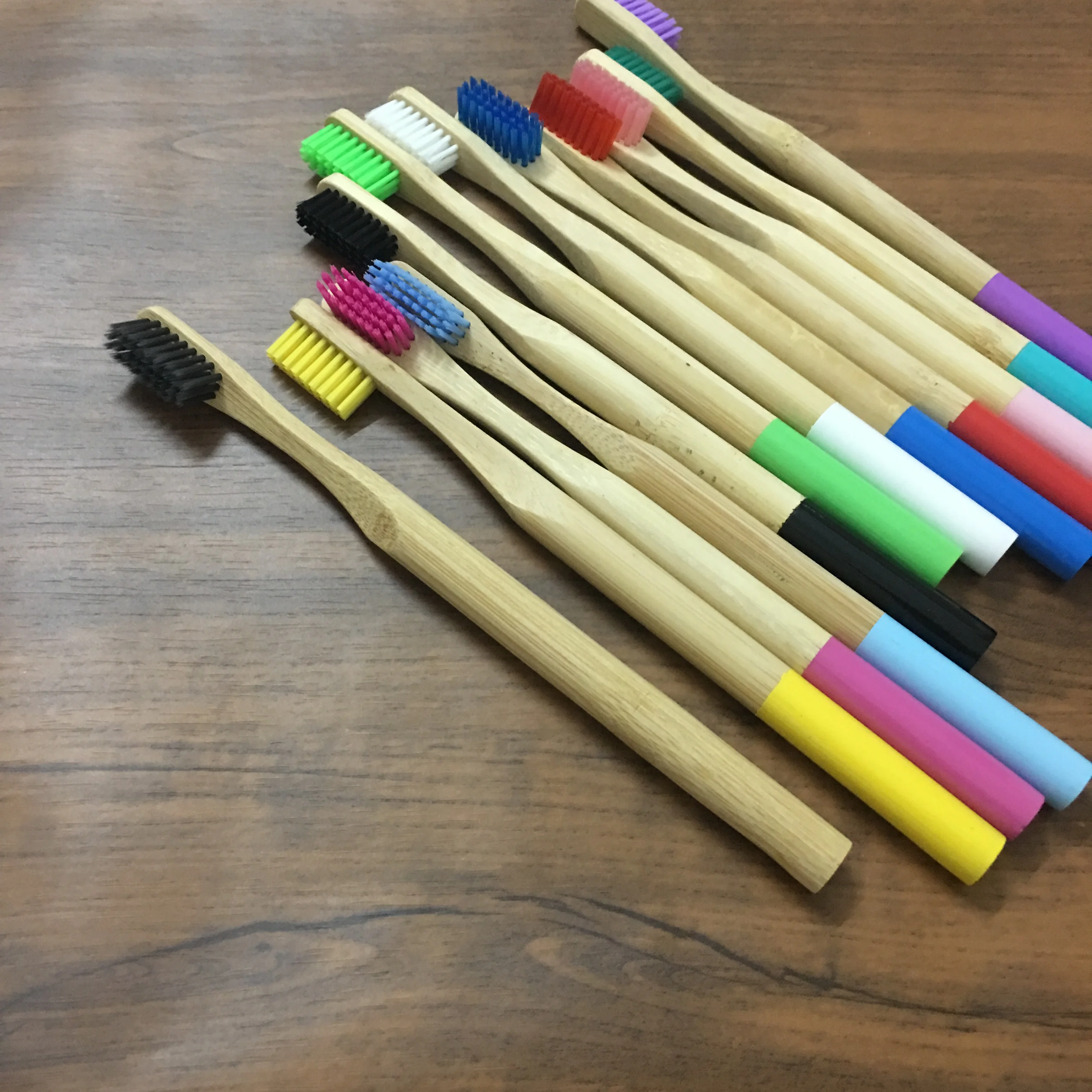 4 шт. зубная щетка для взрослых с бамбуковым углем круглая ручка дорожный набор