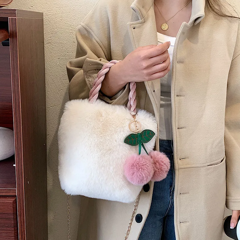 

Sweet Fluffy Bags For Women 2021 Chains Plush Tote Bag White Soft Furry Bags Luxury Designer Handbag Cherry Fur Shoulder Bags