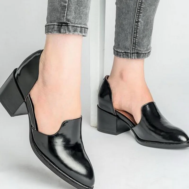 Женская обувь лоферы из лакированной кожи без шнуровки на среднем каблуке