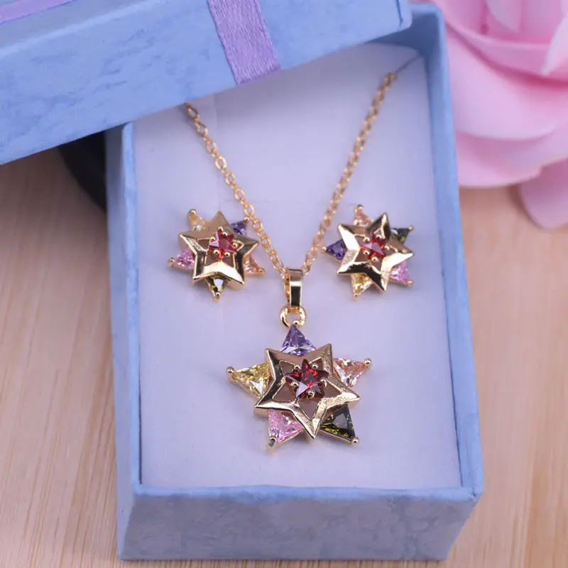 Набор ювелирных изделий из ожерелья и серёжек-прямоугольников золотого цвета с