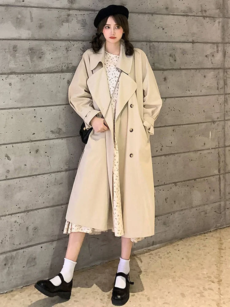 Тренч женский двубортный Осень-зима 2021 | Женская одежда