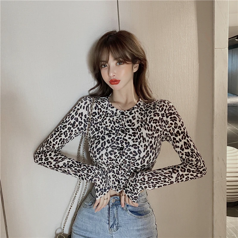 

Hot girl Long sleeve leopard print tight stretch figure single breasted top