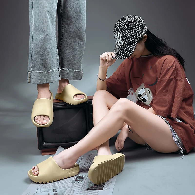 2021 новые тапочки Ники Канье домашние летние разноцветные пляжные шлепанцы