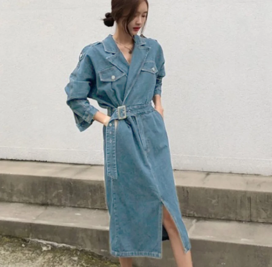 Женское джинсовое платье-трапеция однотонное облегающее платье с поясом и