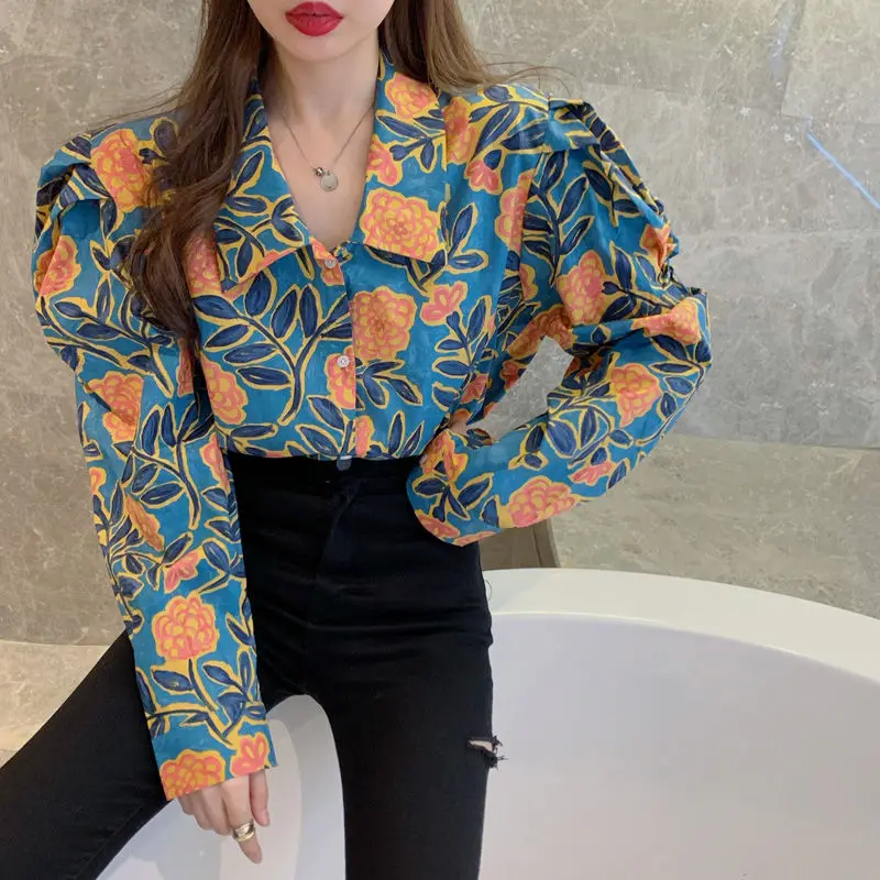 

2021 spring new women's versatile top retro Hong Kong design printed bubble sleeve shirt