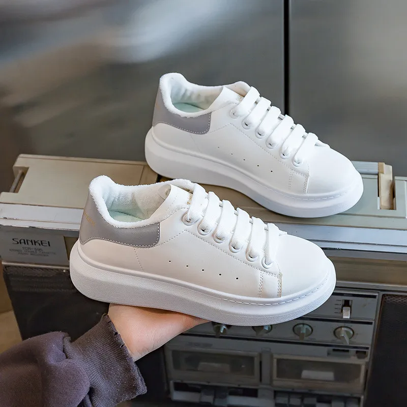 

Женские бархатные кроссовки, удобная повседневная обувь на платформе, с круглым носком, Нескользящие, белые дизайнерские