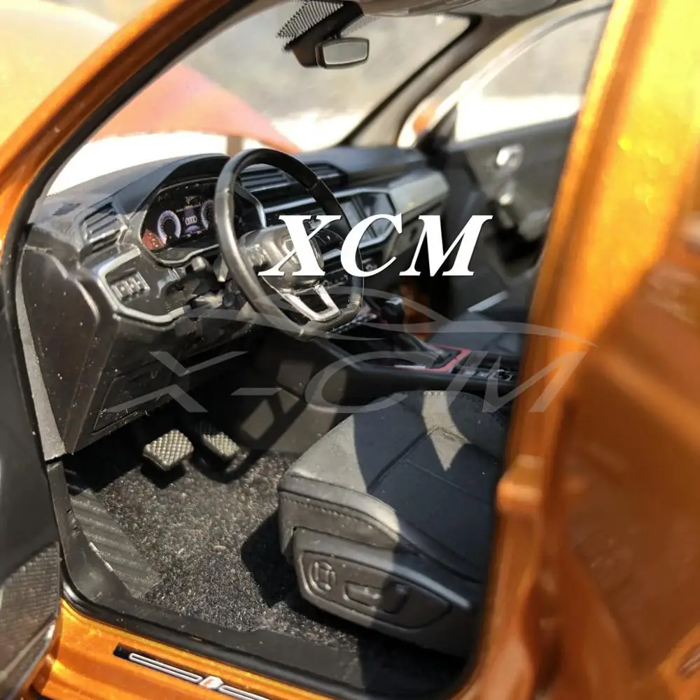Модель литая автомобиля для всех новых моделей Q3 2019 1:18 (оранжевый) + небольшой