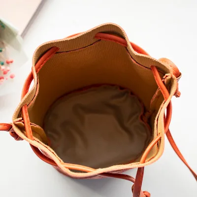 Популярная винтажная Маленькая женская сумка-мешок в клетку с кисточками