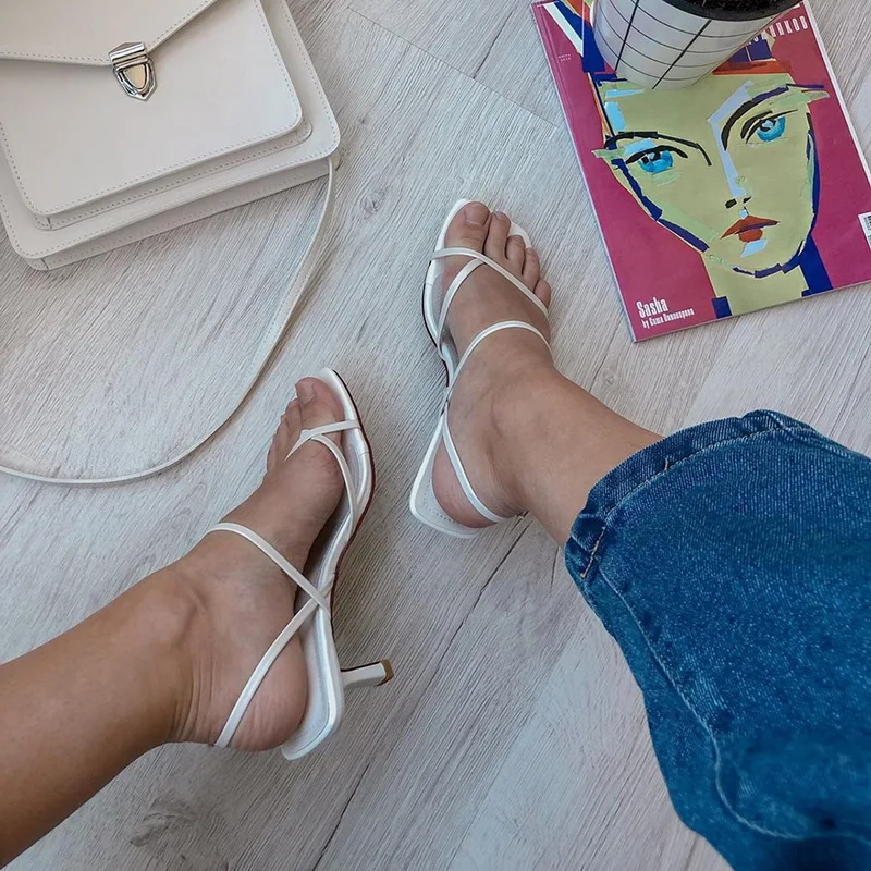 Босоножки женские на высоком каблуке винтажные сандалии с узким ремешком