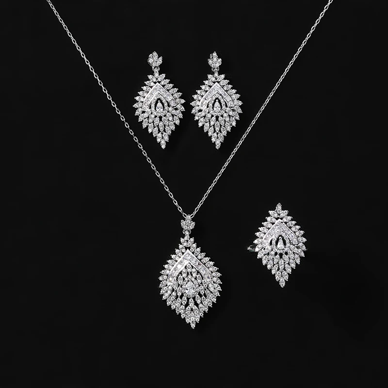 Комплект ювелирных изделий в классическом стиле ожерелье серьги и кольцо форме