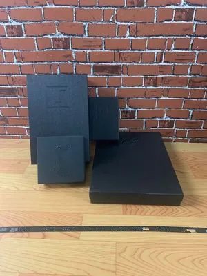 

Y Package box bag black