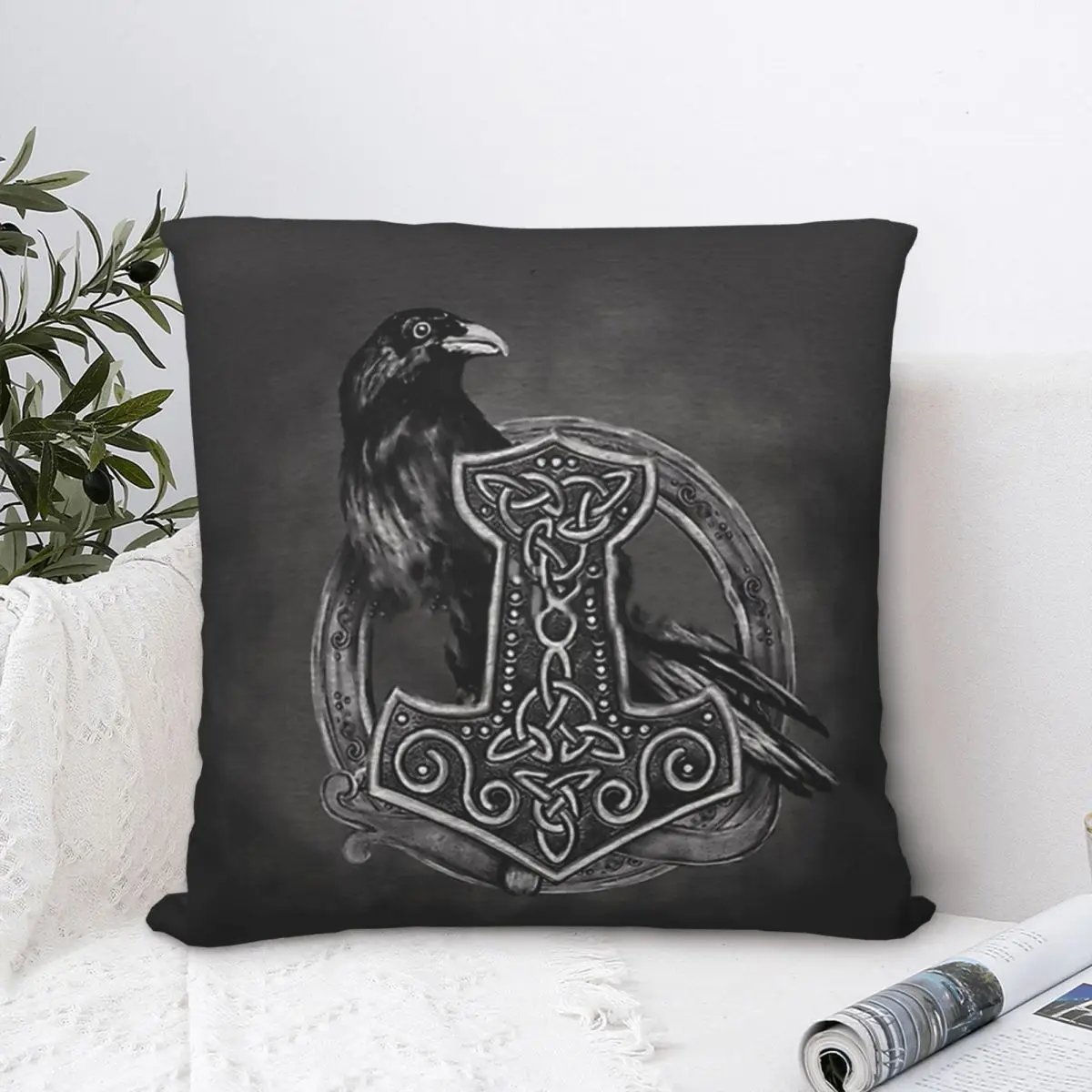 

Mjolnir The Hammer Of Thor And Raven декоративная подушка для дома