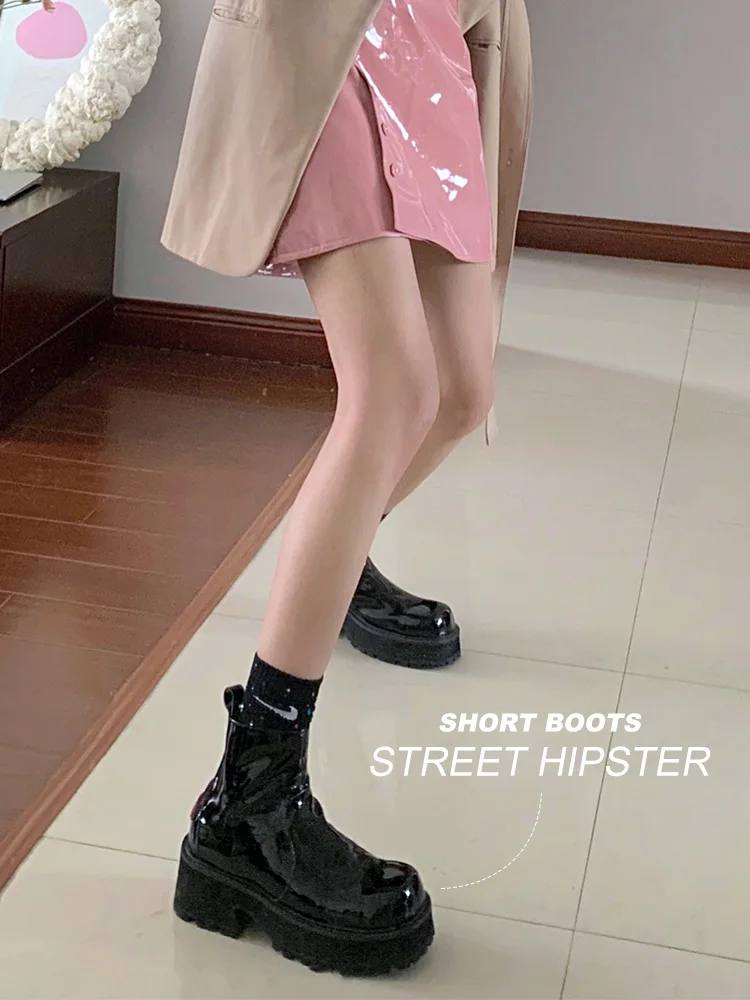 

Women TLady's light patent leather ankle boot with round top zipper British style Dark Black Martin boots