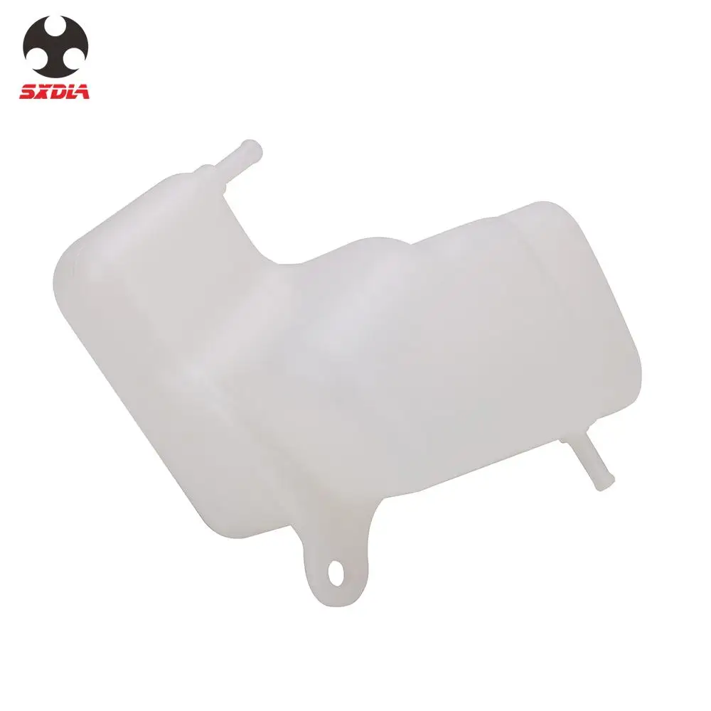 Мотоцикл после рынка охлаждающей жидкости над потоком бутылки резервуар