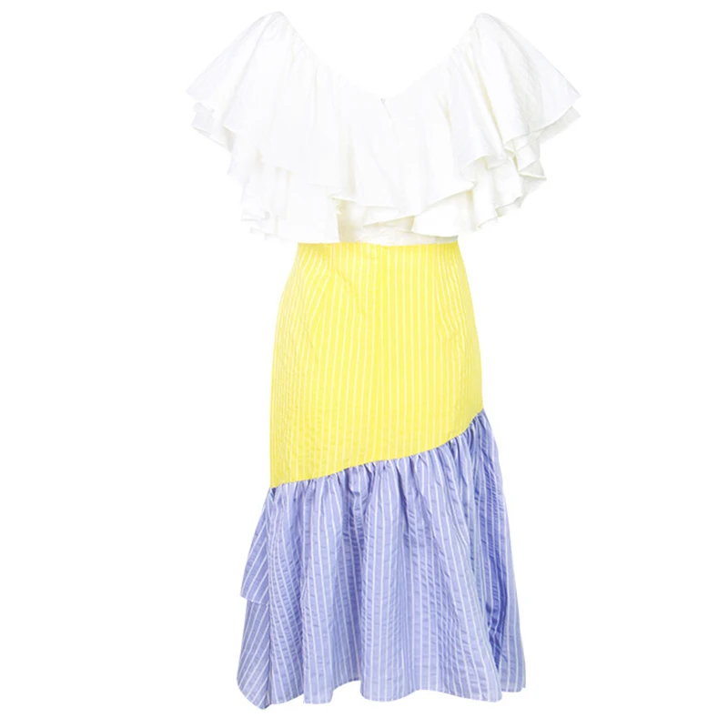 Женское платье в полоску с оборками разноцветное средней длины высокой талией на