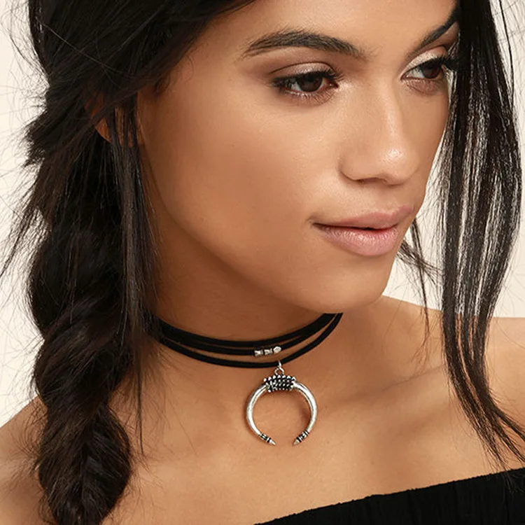 Punk Moon Necklace for Women Vintage Spanish Bull Horn Crescent Chocker Fashion 3 Layers Black Velvet Choker Necklace