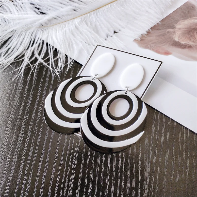 

MFY Trendy Acrylic Black White Printed Drop Dangle Earrings for Women Zebra Geometric Statements Earrings Fashion Jewelry