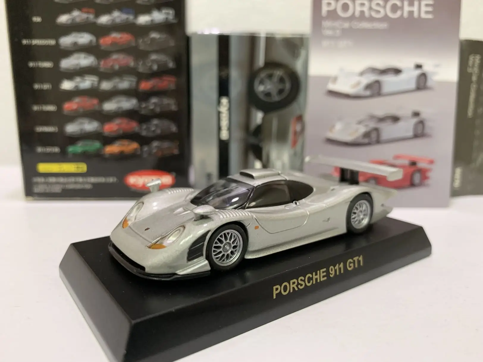 

KYOSHO 1/64 PORSCHE 911 GT1 Le Mans Racing 996 Collect die casting alloy F1 trolley model