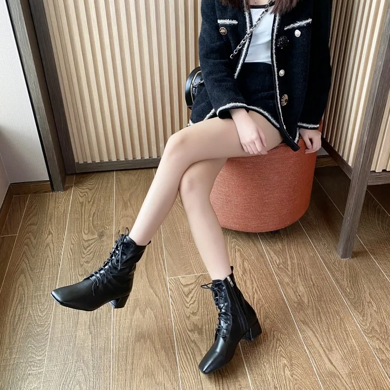 

2020 New Style for Autumn and Winter Martin Boots Women's British Style Lace-up Square Head Killer Booties Net Red Elastic Thin