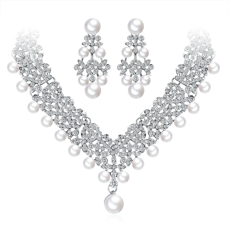 

Комплект из колье и серёг, с жемчугом